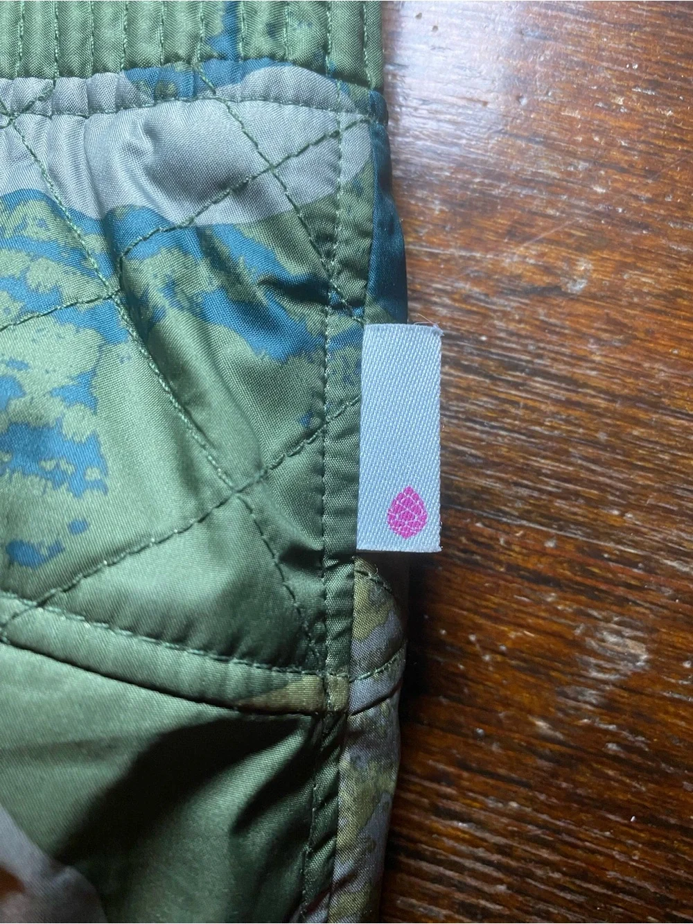EUC Stio Skycrest Insulated Green Neutral Camo Quilted Snap-Front Skirt Mini